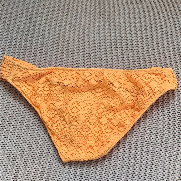 Victoria’s Secret Bikini bottoms - Picture 2 of 3